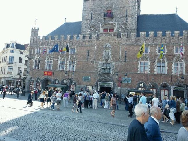 ザンド広場を背に5分くらい？直進すると、<br />マルクト広場にでます。<br />