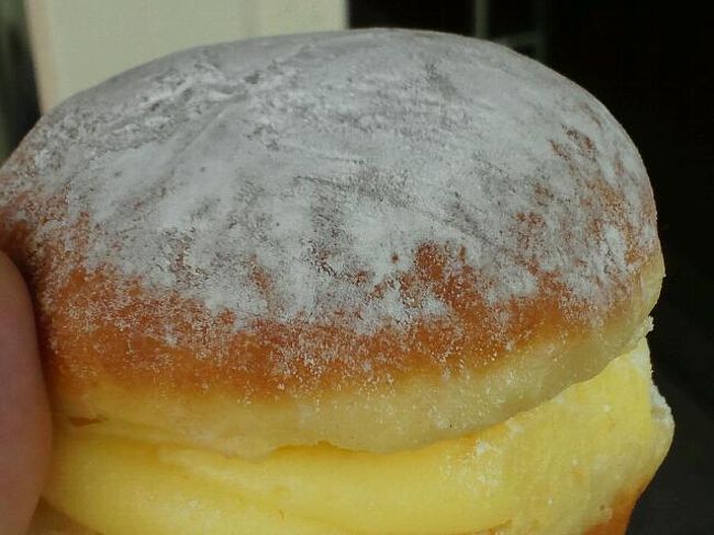 お腹空いたので<br />パン食べます。