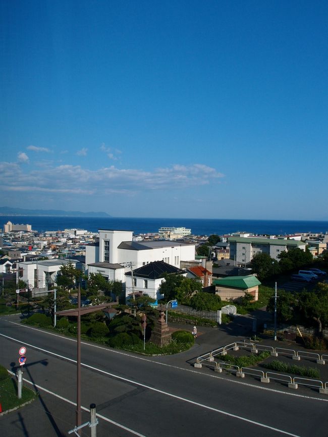 海も空も真っ青！<br /><br />護国神社坂は名前の通り、函館護国神社へとつながっています。