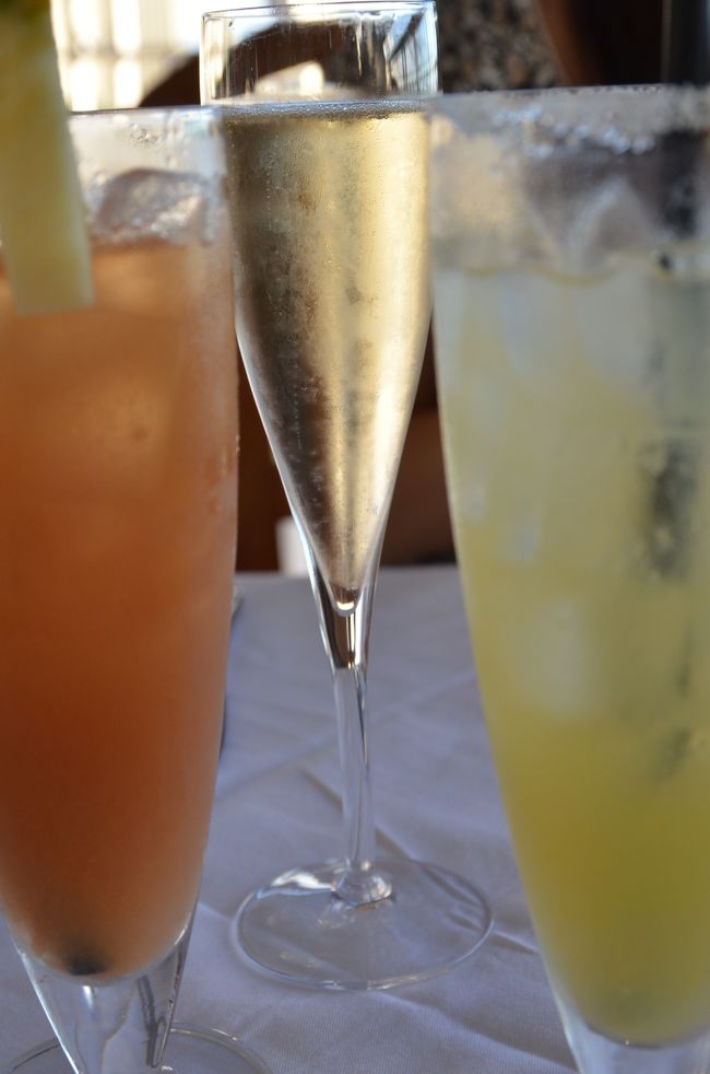 夕暮れの素晴らしい景色と美味しい食事に、ハワイへ来た実感が湧いてきます。