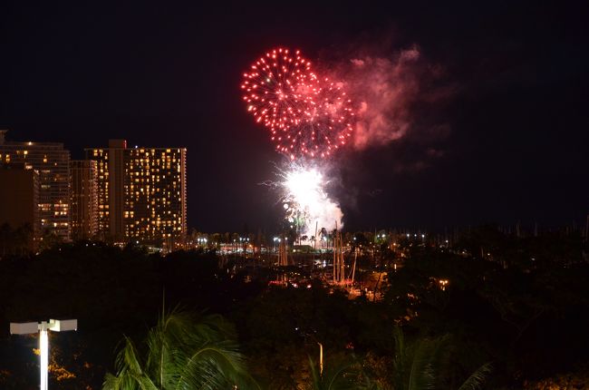 今日は金曜日。定例の花火がヒルトンＨ・Ｖから上がります。