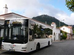 駅を出て右手にあるバス乗り場から、9:15発の434番のバスに乗車

シントラ・ロカ岬周辺のバスの時刻は、バス会社のウェブサイト（http://www.scotturb.com/）で調べました。