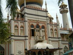 イスラム教寺院のサルタン　モスク。
アラブ・ストリートのシンボル的存在で