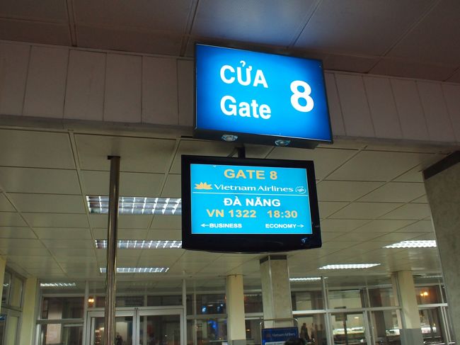 19：10発フエ、ポーバイ空港行きVN1376便に乗ります。