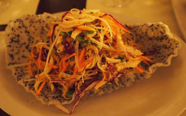 サラダ。<br />パクチーが少し入ってますが、さっぱりしておいいしいお味。