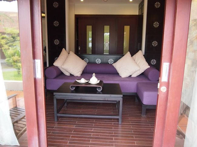 外のテラスからリビングを