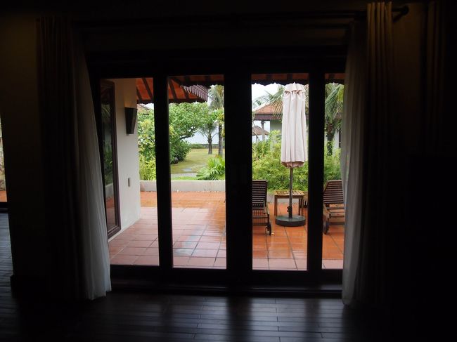 寝室からテラスを