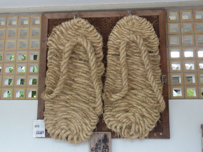 大仏様が履くワラジらしい。<br />写真では判りにくいが<br />本当にデカイ。