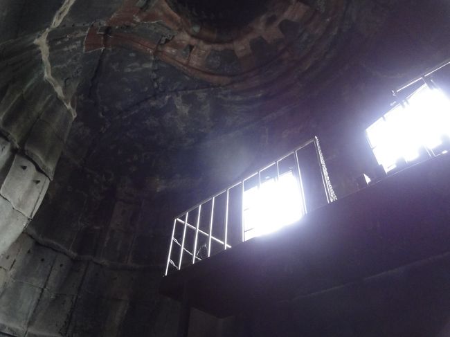 そして、外から見た窓が、あんな高い所にあった。