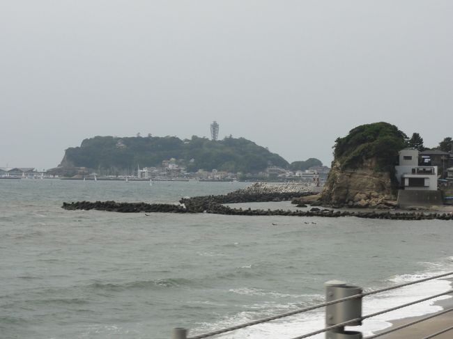 鎌倉の大仏を出発<br /><br /><br />左に江ノ島を眺めながらのドライブである。<br />ゆっくり走りたい訳ではないが<br />渋滞している為、のんびり車窓から江ノ島を･･･<br />ラジオからサザンの曲が聞こえてくれば、後は申し分ない(笑)