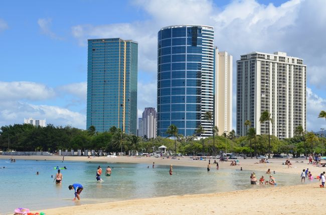 こちらはアラモアナ・ビーチ・・・