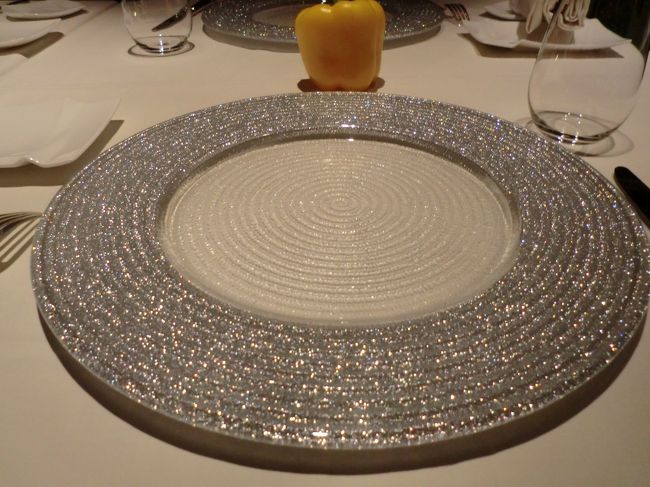 子供を連れてのフレンチは、お利口にしてくれるか緊張しましたが、お店の方たちが（男性ばかりでしたが、意外に）子供の相手もお上手で、子供も楽しくいただくことが出来ました。