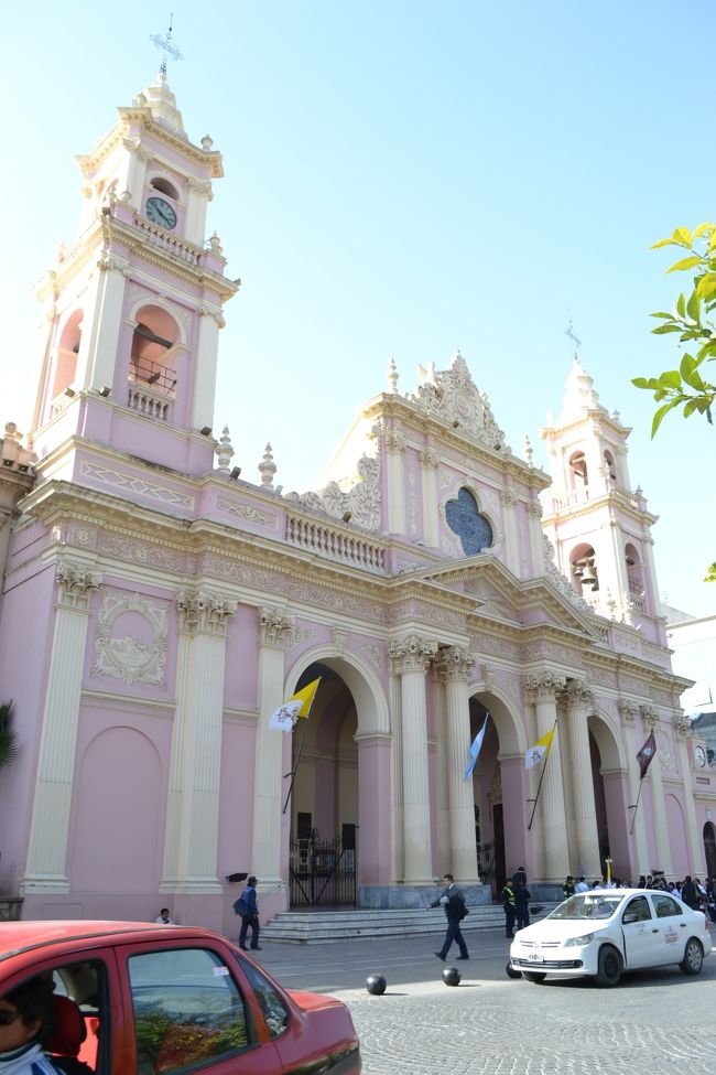 中心広場にあるカテドラル。