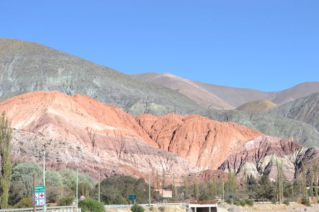 seven colorsとよばれるウマワカ渓谷。鉱物がいろんな色を作り出しているそうだ。