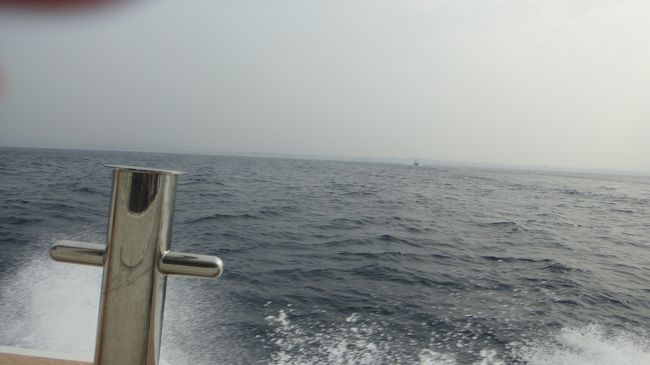 馬力があり物凄いスピードで進みあっという間に沖合です