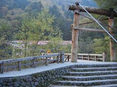 　朝6時30分の河童橋
　流石に誰もいません。そこで朝の散歩を兼ねて、このまわりで写真を撮りまくりました。