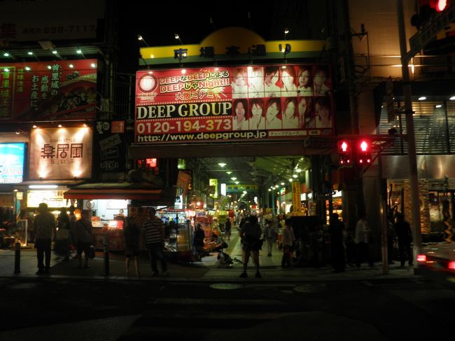 ホテルにチェックイン後、国際通りを歩きます。