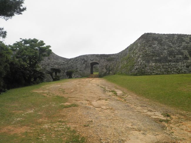 本土とも韓国・中国とも違う城塞ですね。