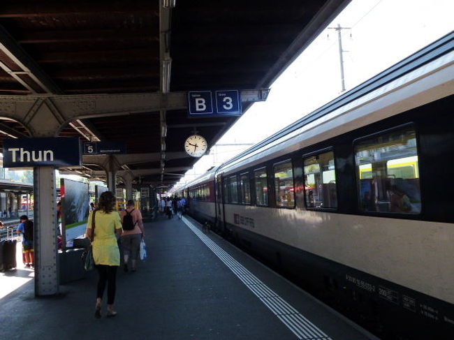 トゥーン駅に到着。<br />船の出発まで10分くらいしかありません。急げー。