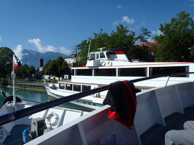 1階が2等で、2階以上が1等です。2階の一番前に座れました。<br /><br />出航してから検札が回ってきます。