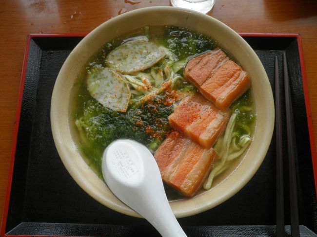 13時頃、ガイドブックに記載されていた店で沖縄そばを食べました。昼食後については沖縄本島２へ続く。