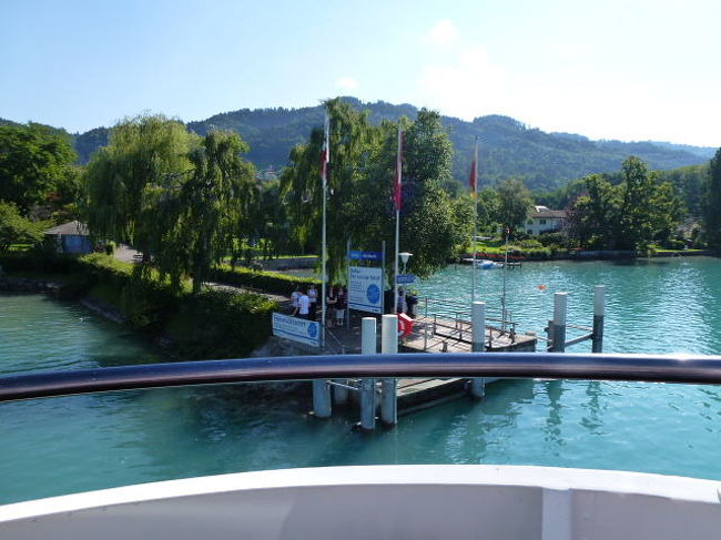 船はいくつかの船着場に寄航しながら、ゆーーーったりと進んでいきます。<br /><br />トゥーン湖は水も凄く綺麗なんですよ♪