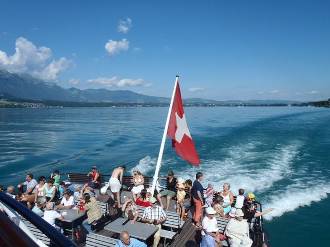 船の中を探索♪<br /><br />2階から眺めた1階。