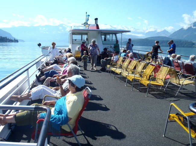 3階は・・・なんともリゾート感たっぷり。<br /><br />ヨーロッパ人って余暇の楽しみ方が上手いですね♪