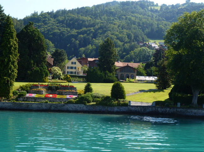 スイス国旗の花壇だわ〜（*^0^*）