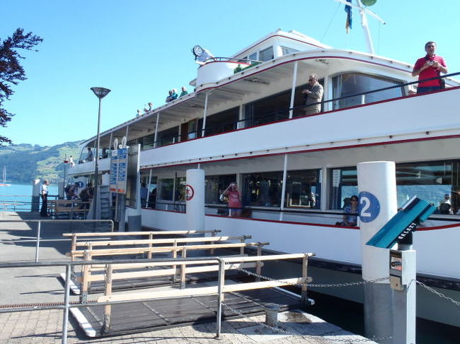 約50分の船旅を終え、シュピーツで下船しま〜す。<br /><br />とにかくキョーレツな日差しで50分で日焼けしました(^_^;)