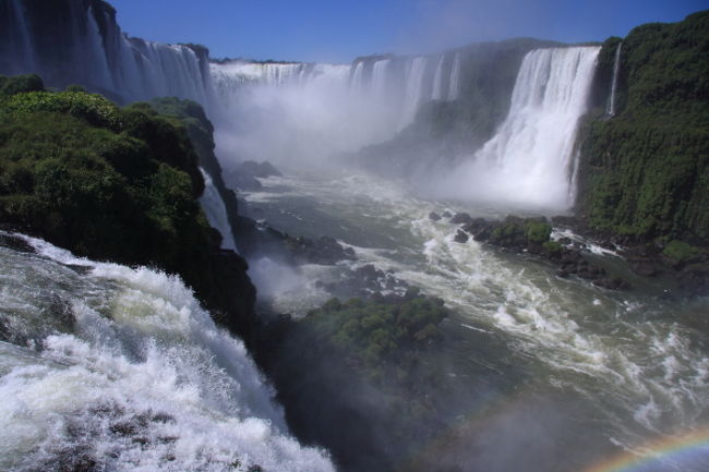 ブラジル側からだと悪魔ののどぶえの全景は見えません。