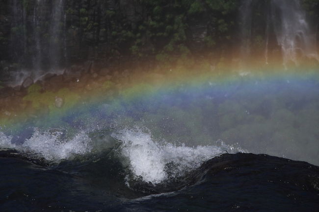 そういえば満月の夜には月明かりで虹が見れる日もあるそうです。