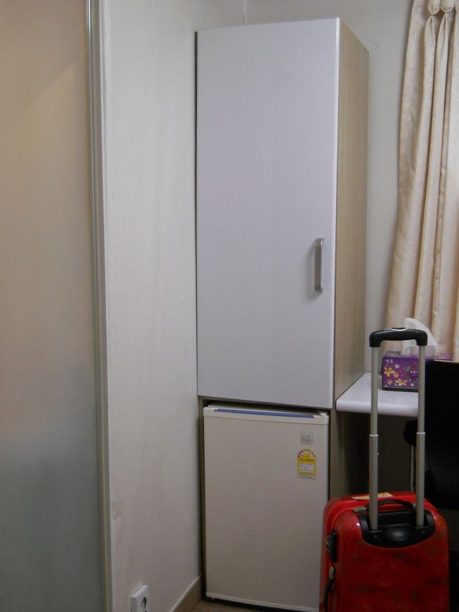 エアコンは各部屋温度調節不可だけど、冷蔵庫完備は嬉しい。