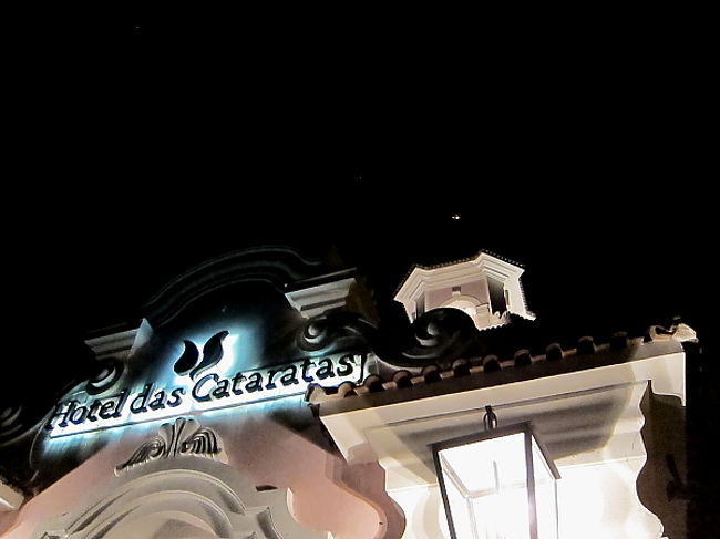 そういえばここは南半球。南十字星を見なければということで外に出てみました。