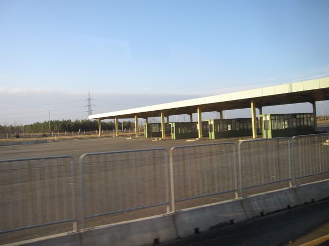 あっさりとハンガリーの国境を通過。<br />こちらでもパスポートコントロールなし。<br /><br />お手洗いと両替の時間がありました。