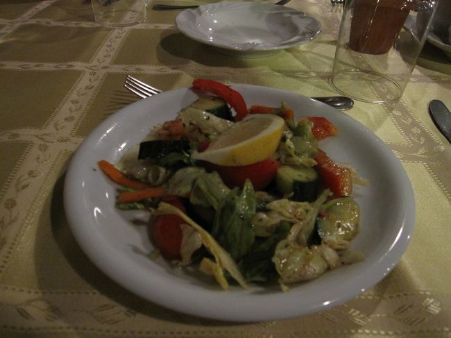 本日のメニュー<br /><br />｢生野菜サラダ｣<br />身体にうれしいねぇ♪<br />