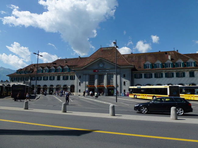 シュピーツから国鉄で再びトゥーンに戻ってきました。<br /><br />立派な駅ですよね。