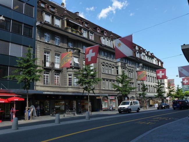 トゥーンの街を少し歩いてみます。