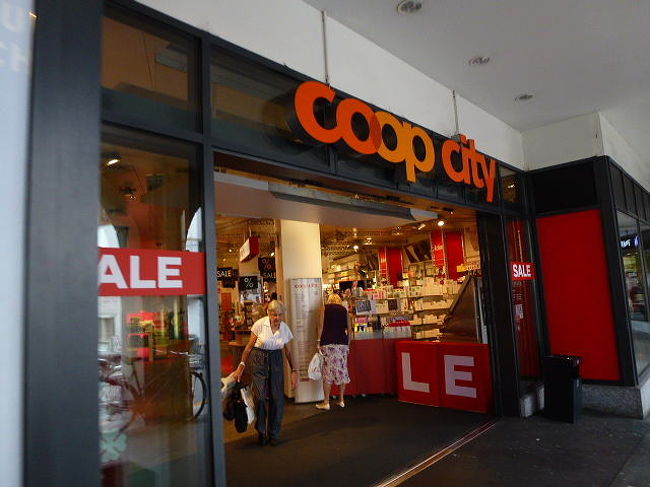 coopに寄って、列車の中で食べるサンドウィッチを調達。