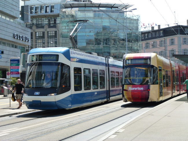 街の賑わいにアルプスとのギャップを感じますねぇ。。。<br /><br />スイスパスでトラムにも乗れますが、今日は観光なので歩いて回ります。