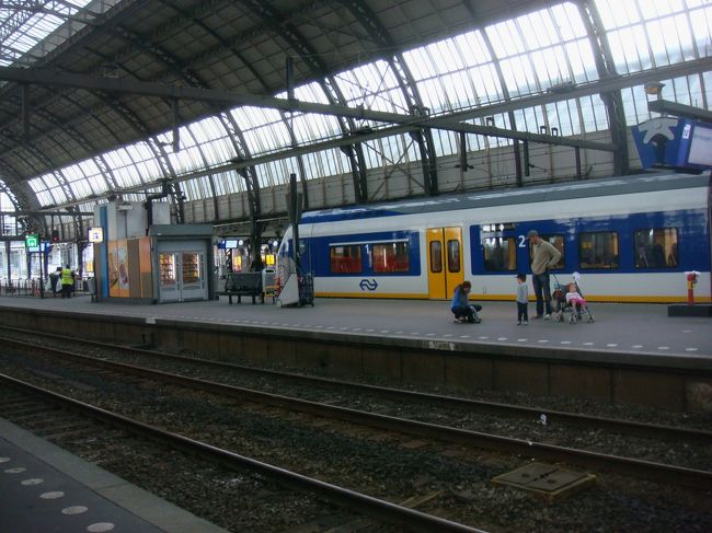 アムステルダム中央駅からタリスでブリュッセルへ。