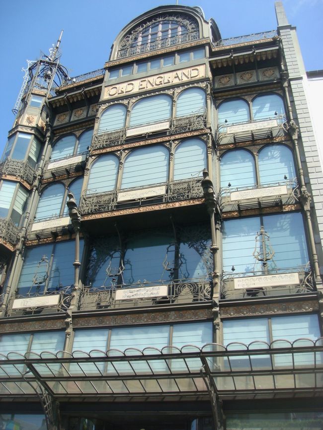 気をとりなおして<br />王立美術館、マグリット美術館へ。<br />途中アールヌーボー建築のステキな楽器博物館。