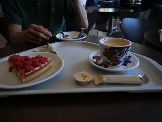 王立美術館中のカフェ。<br />美味しい！<br />ブリュッセルってお菓子がすごい美味しい。