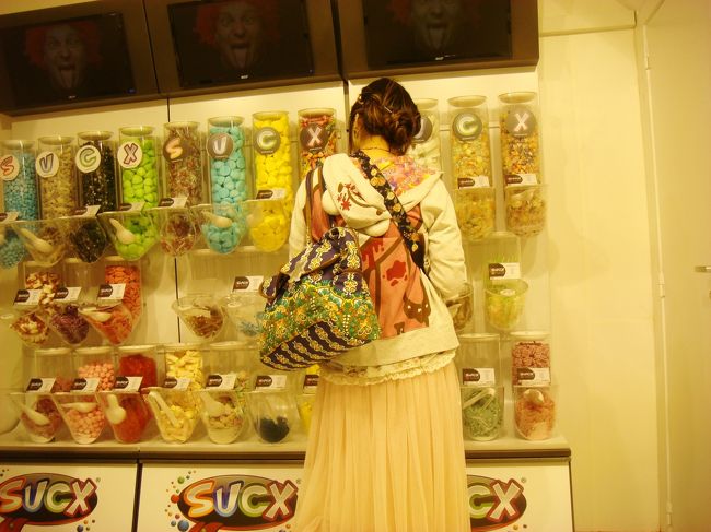 ご飯終わって、グランプラス周辺を散歩。<br />キャンデイとかグミとか量り売りしてるお店。<br />すごい可愛いの。