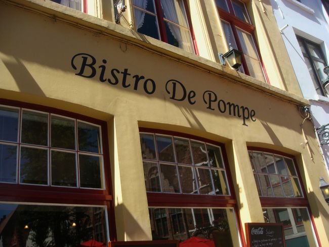 マルクト広場から少し横にそれたところのビストロ。<br />お昼をいただくことに。