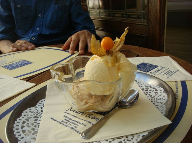 疲れてカフェで休憩。