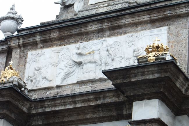 生と幸福のレリーフ