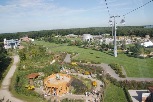 広さは６６haと広大なので、ロープウェイに乗って空から見て回ります。<br />