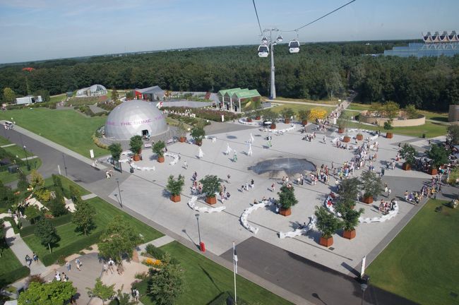 下に見えてきたのは、”環境”のエリアで、植物が日々の生活にどのように役立つかを体験できるコーナーだそうです。<br />