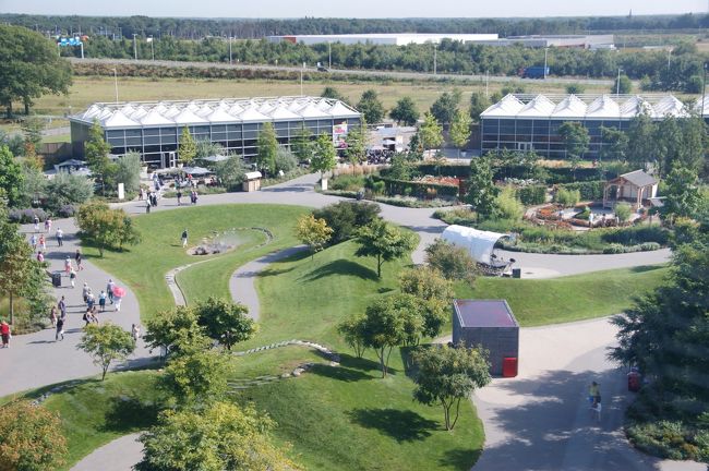 ここは”リラックス＆ヒール”ということで、レストランや休憩所、お庭など癒やしの場所があります。